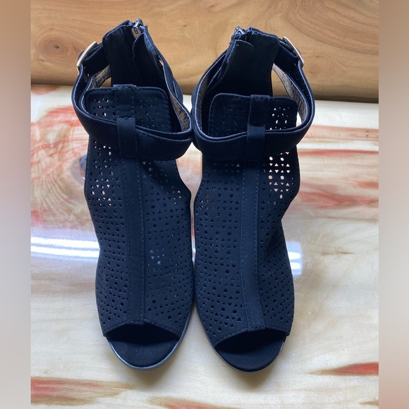 Top Moda Chunky Heel Open Toe Sandal - Picture 3 of 10